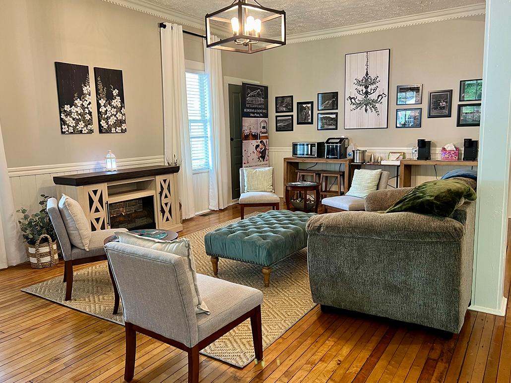 Tellico_Plains_Inn_Lobby1